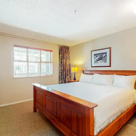 Siri suite at Glacier Lodge Whistler Chambre photo