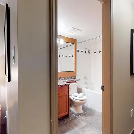 Siri suite at Glacier Lodge Whistler Chambre photo