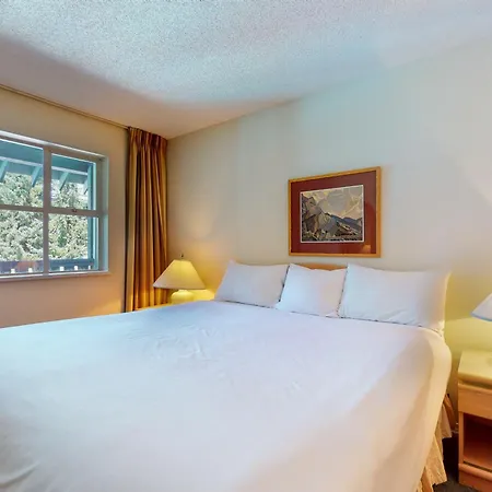 Siri suite at Glacier Lodge Whistler Chambre photo