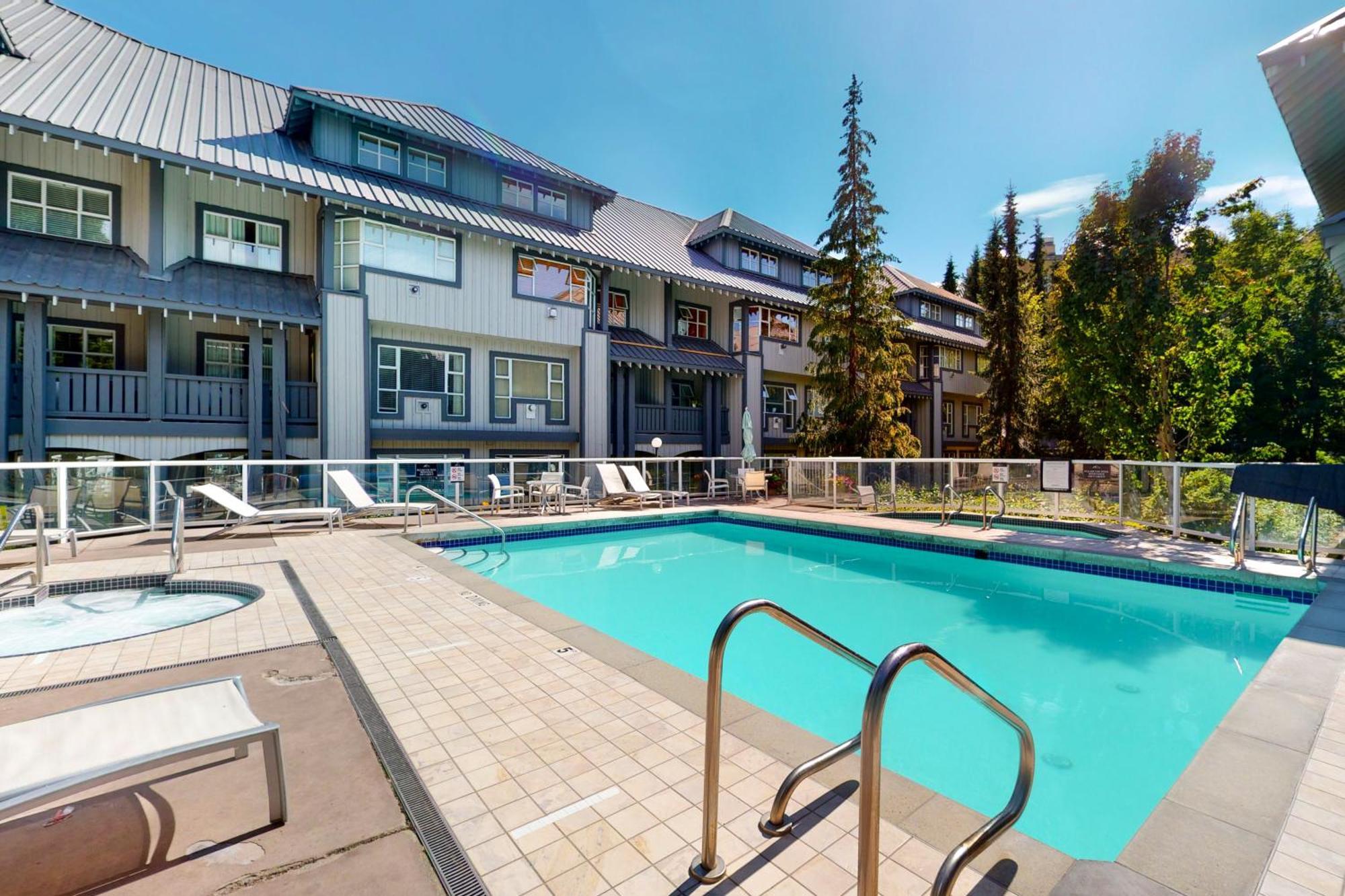 Hotel Siri At Glacier Whistler