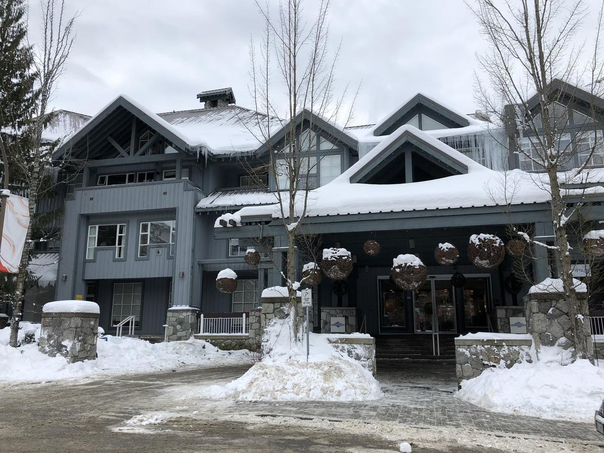 Siri At Glacier Hotel