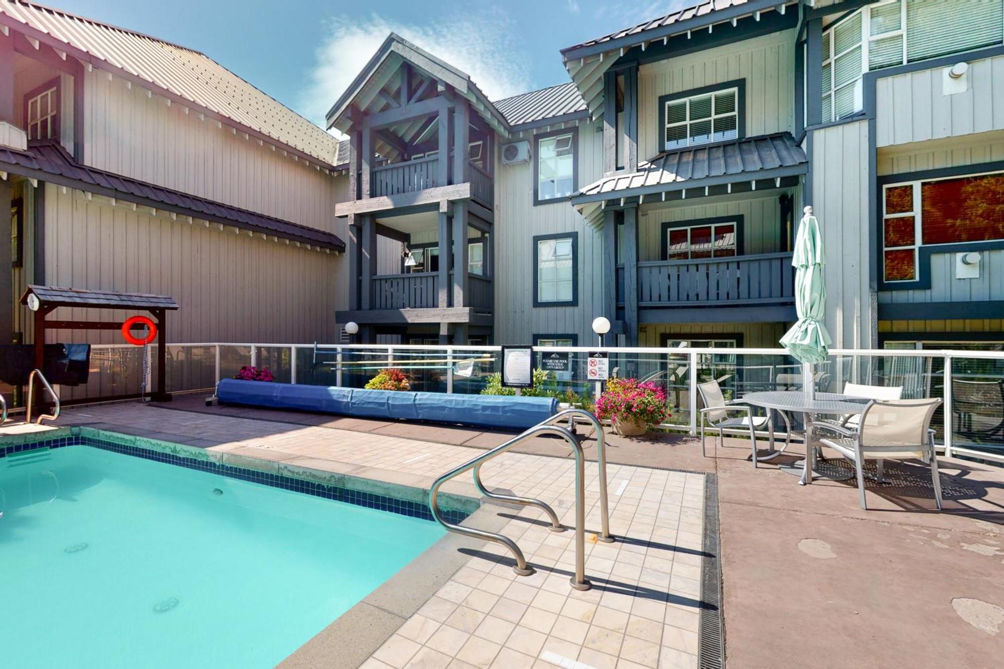Glacier Lodge *